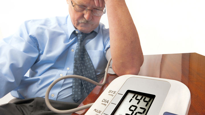 Врач рассказала, как справиться с давлением в новогодние праздники - Новости на Вести.ru