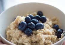 Каша на воде, бульон, рыба названы продуктами, которые помогут при простуде — Новости на Вести.ru