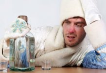 Нарколог Холдин: потребление алкоголя в мороз увеличивает риск переохлаждения — Новости на Вести.ru