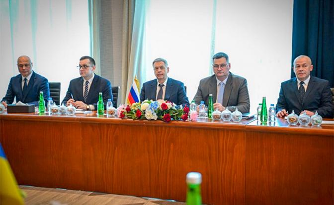 Переговоры в Абу-Даби: Трамп попросил Зеленского помолчать. Путин с ним согласился