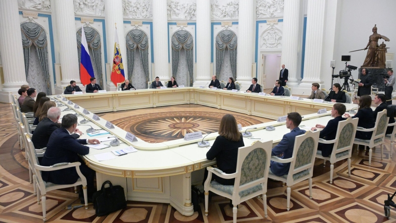 Путин вручил премии молодым ученым