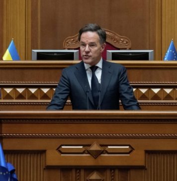 Рютте хочет затягивать конфликт с Россией руками украинцев, заявил Миронов