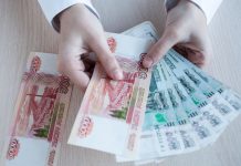 Россиянам рассказали, как сохранить деньги от списаний за долги